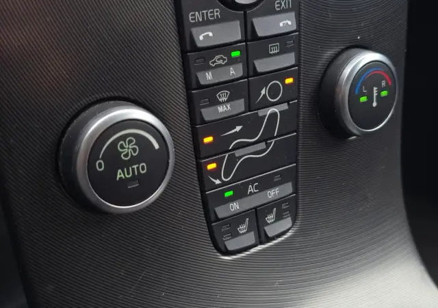 VOLVO C30 D2 DRIVe R-Design