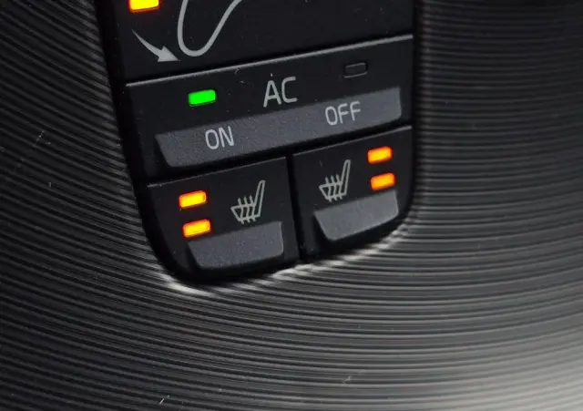 VOLVO C30 D2 DRIVe R-Design