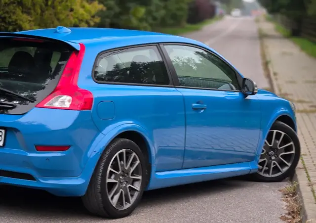 VOLVO C30 D2 DRIVe R-Design