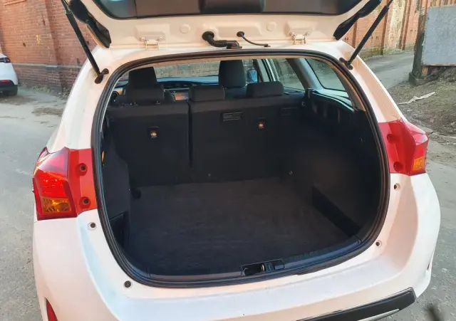 TOYOTA Auris 1.8 HSD Prestige