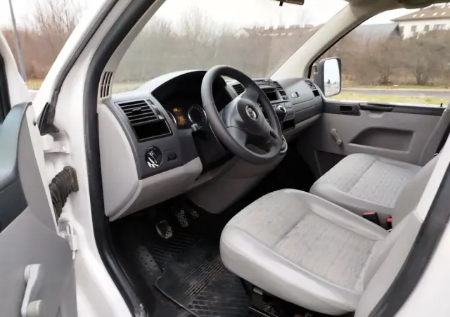VOLKSWAGEN Transporter 