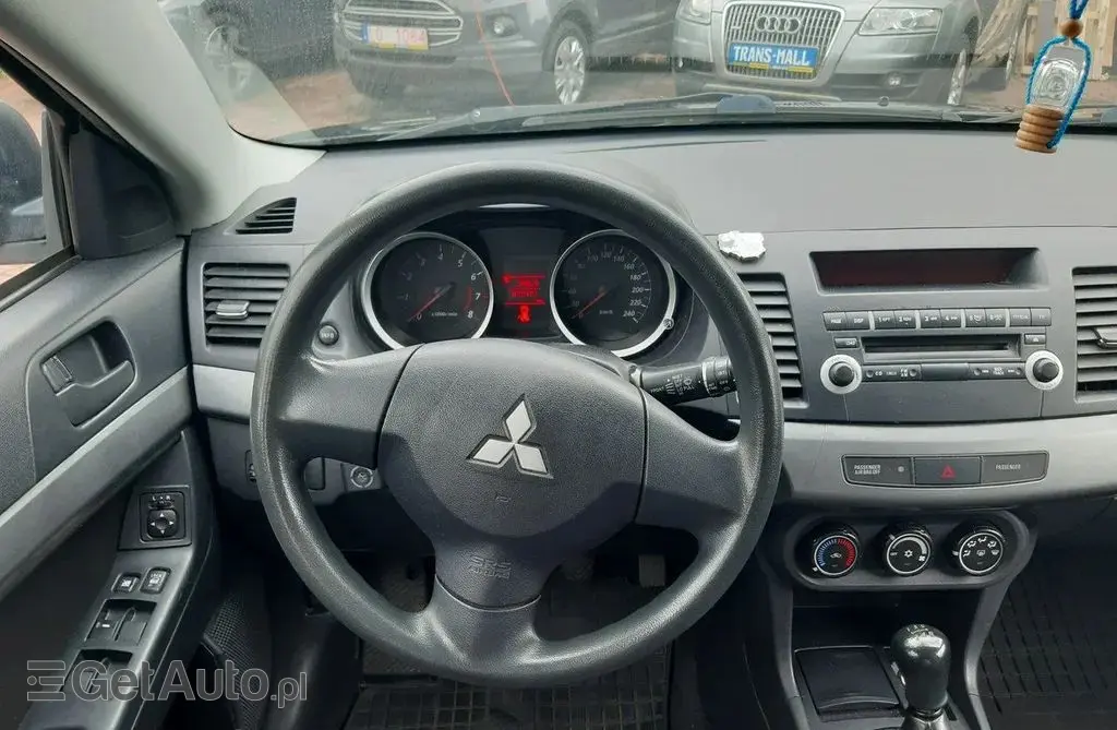 MITSUBISHI Lancer 