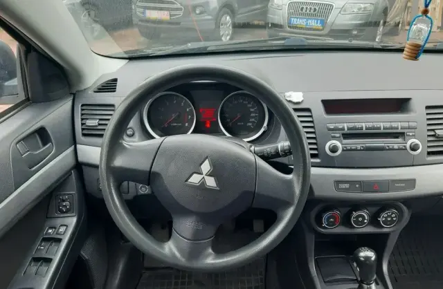 MITSUBISHI Lancer 