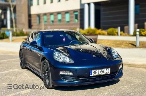 PORSCHE Panamera 