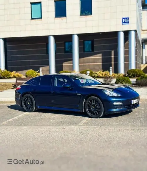 PORSCHE Panamera 