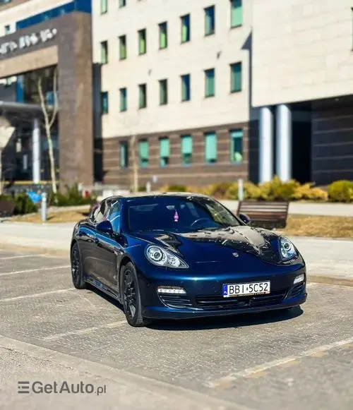 PORSCHE Panamera 