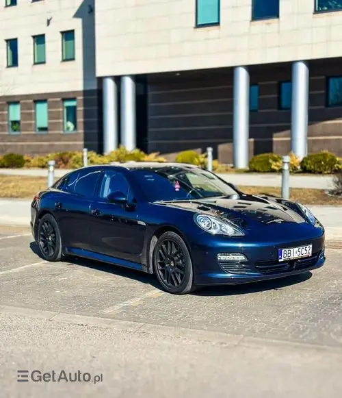 PORSCHE Panamera 
