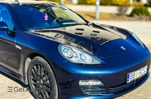 PORSCHE Panamera 