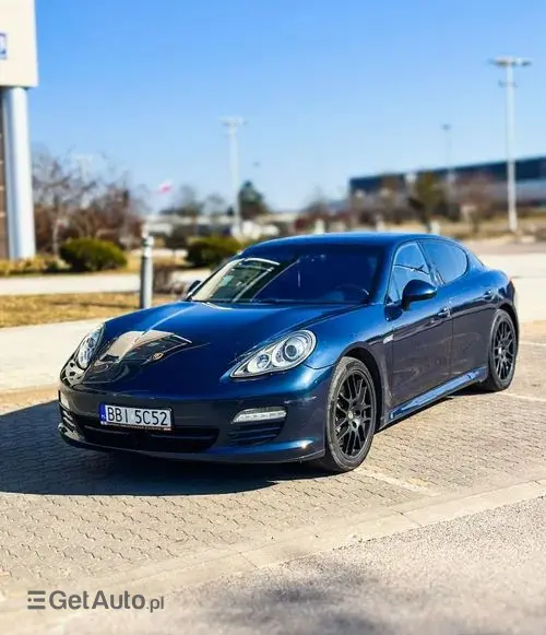 PORSCHE Panamera 