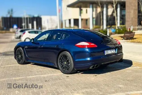 PORSCHE Panamera 