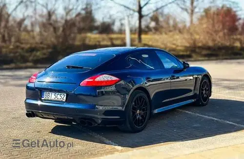 PORSCHE Panamera 