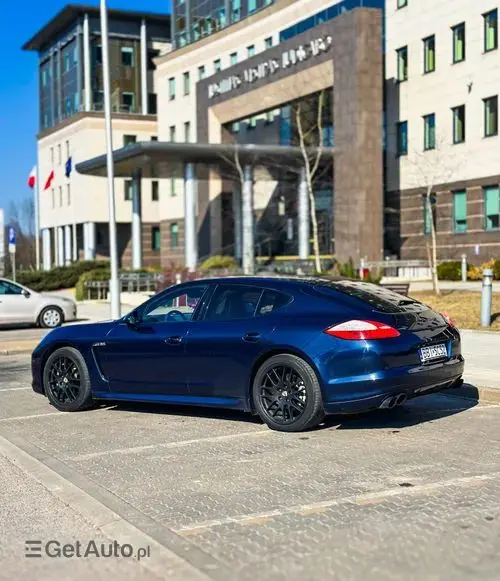 PORSCHE Panamera 