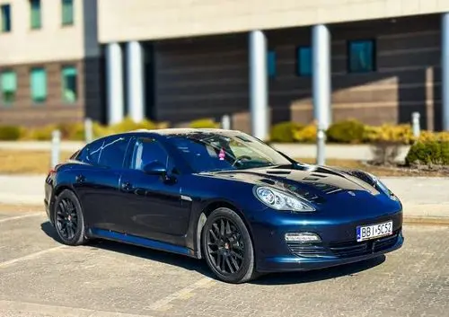 PORSCHE Panamera 