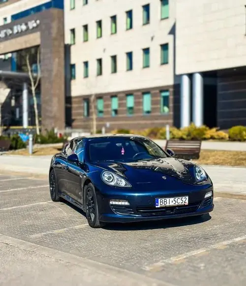 PORSCHE Panamera 