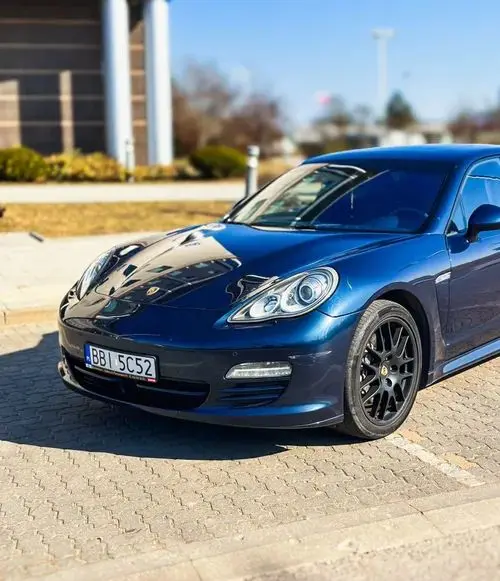 PORSCHE Panamera 