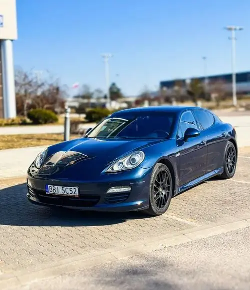 PORSCHE Panamera 