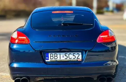 PORSCHE Panamera 