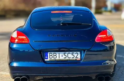 PORSCHE Panamera 