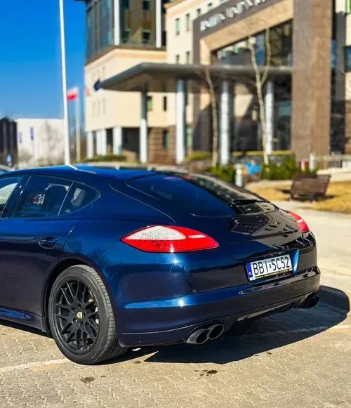 PORSCHE Panamera 