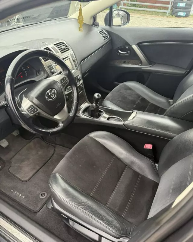 TOYOTA Avensis 2.0 D-4D Premium