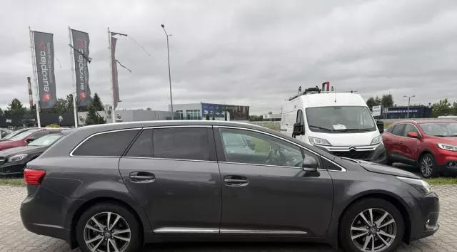 TOYOTA Avensis 2.0 D-4D Premium