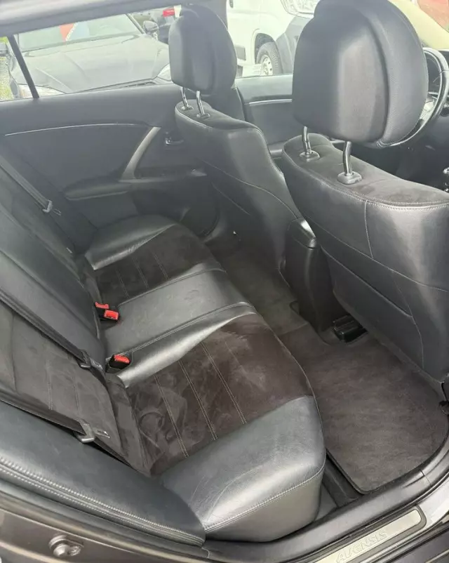 TOYOTA Avensis 2.0 D-4D Premium