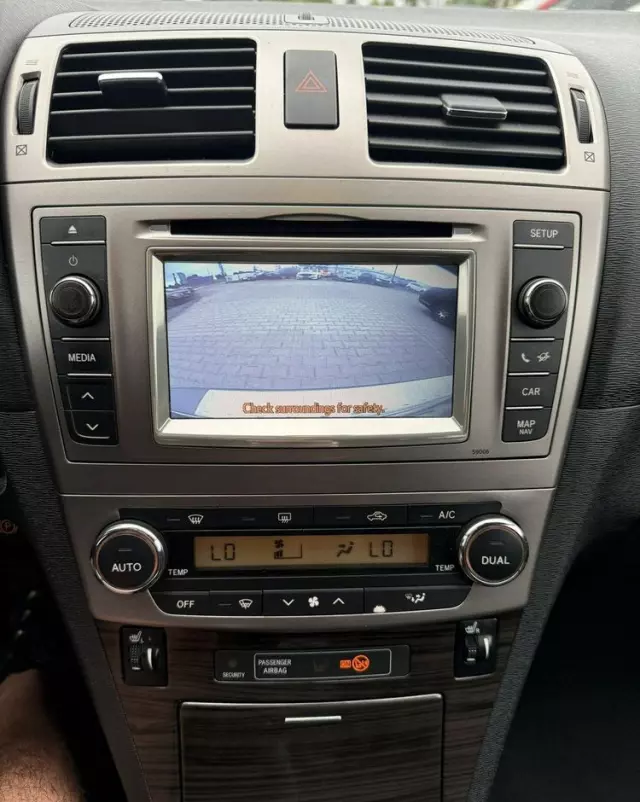 TOYOTA Avensis 2.0 D-4D Premium