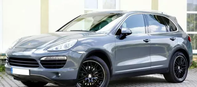 PORSCHE Cayenne 