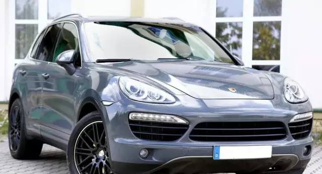 PORSCHE Cayenne 