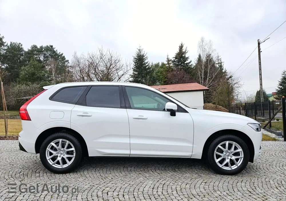 VOLVO XC 60 T4 Momentum Pro