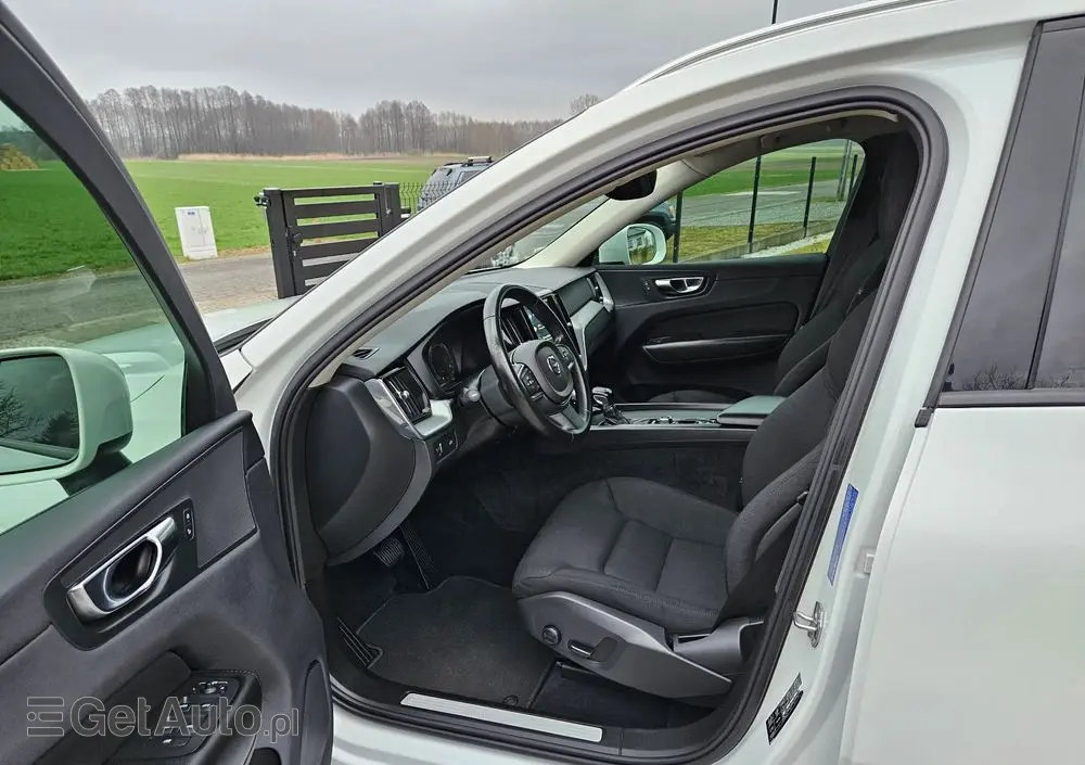 VOLVO XC 60 T4 Momentum Pro