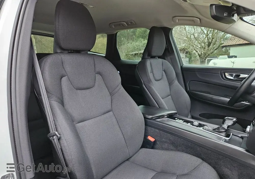 VOLVO XC 60 T4 Momentum Pro