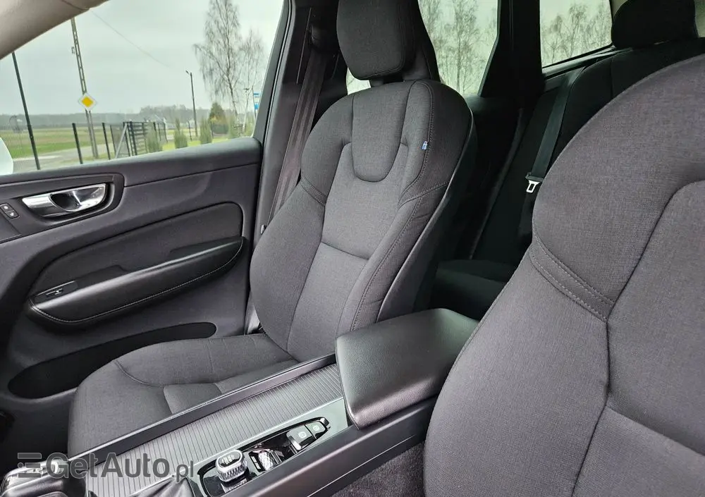 VOLVO XC 60 T4 Momentum Pro