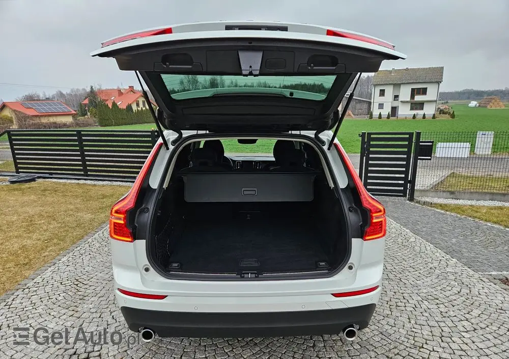 VOLVO XC 60 T4 Momentum Pro