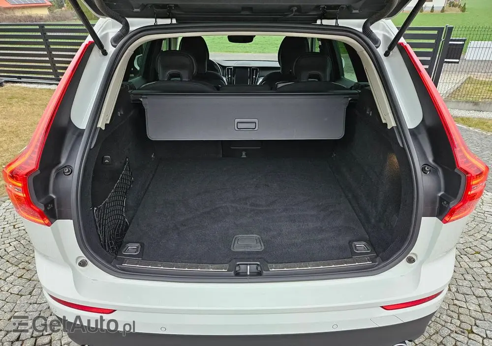 VOLVO XC 60 T4 Momentum Pro