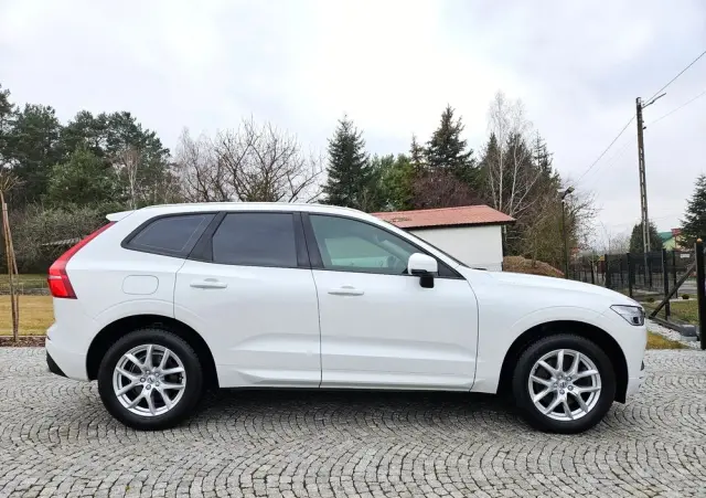VOLVO XC 60 T4 Momentum Pro