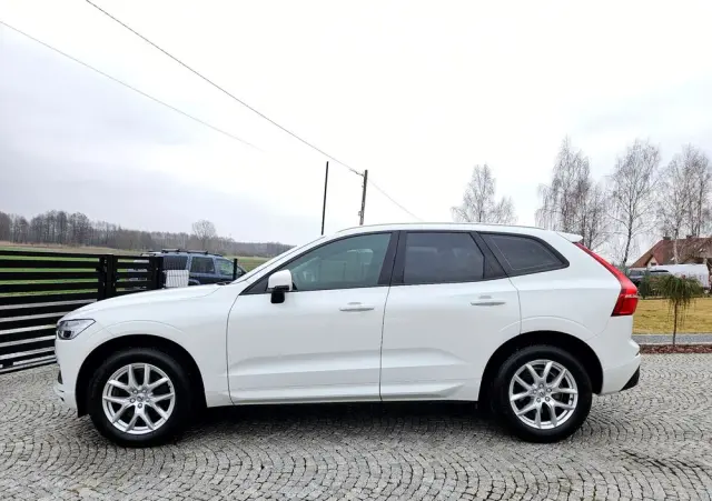 VOLVO XC 60 T4 Momentum Pro
