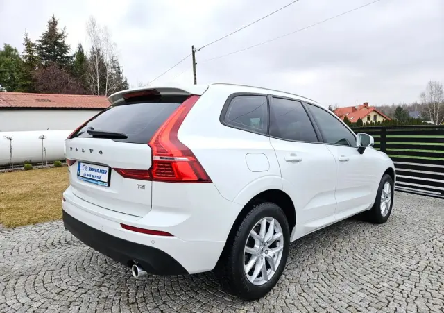 VOLVO XC 60 T4 Momentum Pro