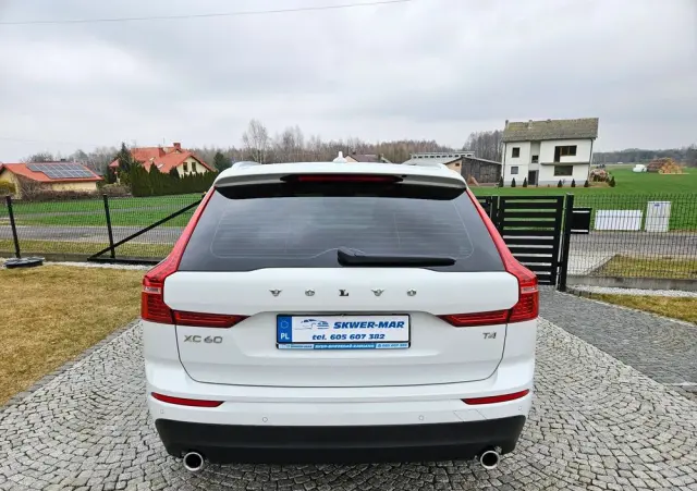 VOLVO XC 60 T4 Momentum Pro