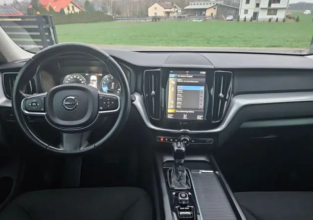 VOLVO XC 60 T4 Momentum Pro