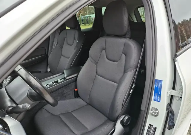 VOLVO XC 60 T4 Momentum Pro