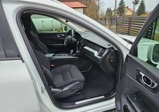 VOLVO XC 60 T4 Momentum Pro