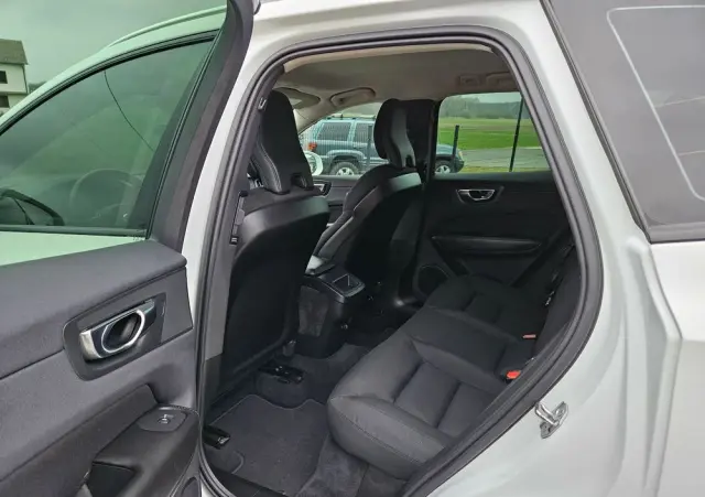 VOLVO XC 60 T4 Momentum Pro