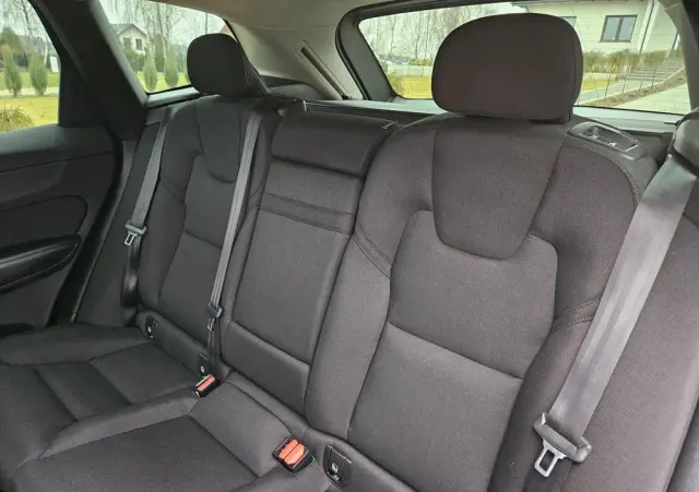 VOLVO XC 60 T4 Momentum Pro