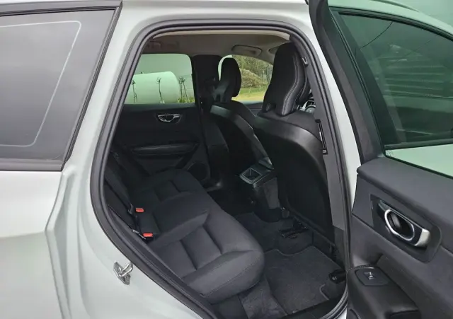 VOLVO XC 60 T4 Momentum Pro