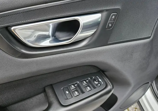 VOLVO XC 60 T4 Momentum Pro