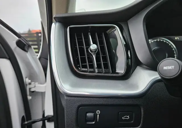 VOLVO XC 60 T4 Momentum Pro