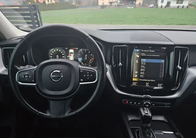 VOLVO XC 60 T4 Momentum Pro