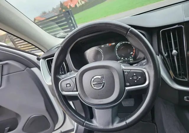 VOLVO XC 60 T4 Momentum Pro