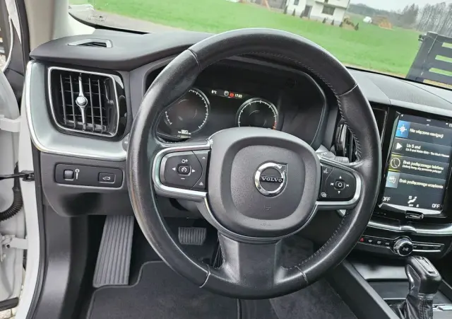VOLVO XC 60 T4 Momentum Pro